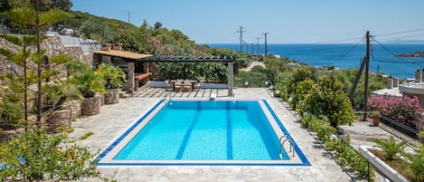 حمّام سباحة خارجي