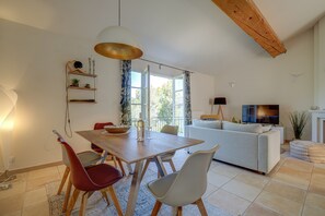 TV - 2-BEDROOM TOWNHOUSE WITH GARDEN (N°561) (La Motte)