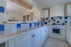 Réfrigérateur, micro-ondes, four, lave-vaisselle