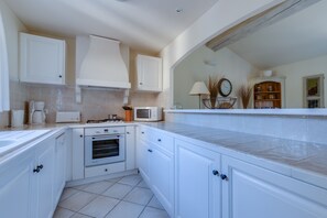 Réfrigérateur, micro-ondes, four, lave-vaisselle