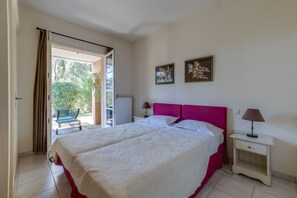 2 bedrooms, in-room safe, iron/ironing board, free WiFi