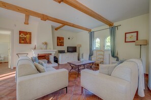 TV, DVD player - 4-BEDROOM VLLA WITH PRIVATE POOL AND GARDEN (N°342) (La Motte)