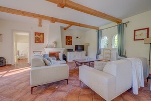 TV, DVD player - 4-BEDROOM VLLA WITH PRIVATE POOL AND GARDEN (N°342) (La Motte)