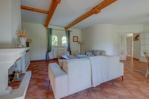 TV, DVD player - 4-BEDROOM VLLA WITH PRIVATE POOL AND GARDEN (N°342) (La Motte)