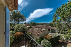 Property grounds - 3-BEDROOM TOWNHOUSE WITH GARDEN (N°408) (La Motte)