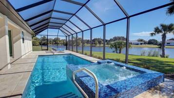 Casa (Aqua Pearl) | Alberca | Alberca al aire libre y camastros