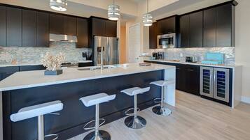 House (Blue Bayou) | Private kitchen | Fridge, microwave, stovetop, dishwasher