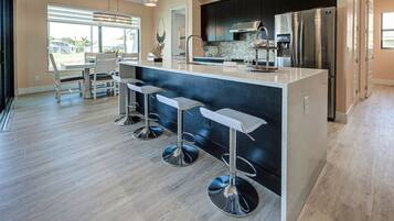 House (Blue Bayou) | Private kitchen | Fridge, microwave, stovetop, dishwasher