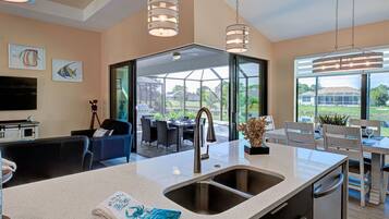 House (Blue Bayou) | Private kitchen | Fridge, microwave, stovetop, dishwasher