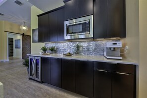 Maison (Blue Bayou) | Cuisine privée | Réfrigérateur, micro-ondes, plaque de cuisson, lave-vaisselle