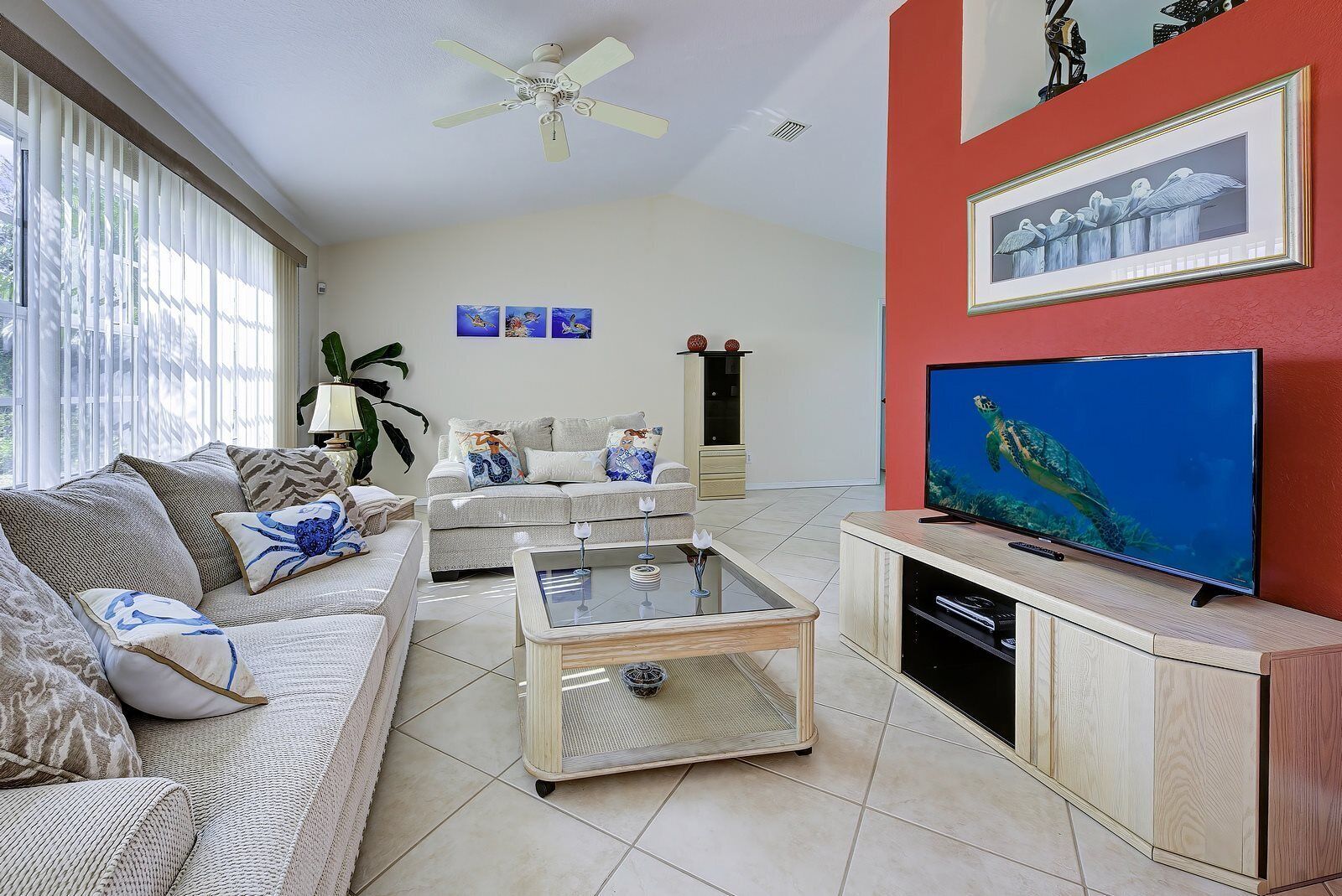 House (Endless Summer) | Living room