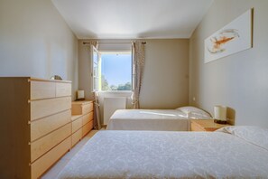 2 habitaciones, caja de seguridad en la habitación y ropa de cama 