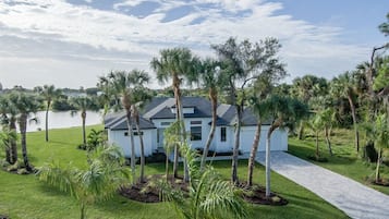House (Island Pearl) | Property grounds