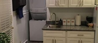 Private Apt with backyard