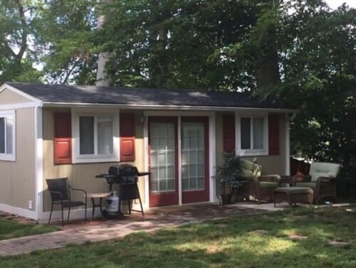 Private Apt with backyard