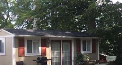 Private Apt with backyard