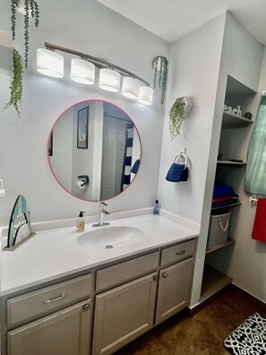 Dusche, Handtücher, Seife, Shampoo