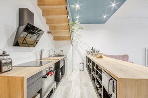 Kühlschrank, Mikrowelle, Ofen, Geschirrspüler