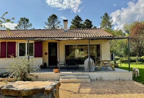 Outdoor dining - L'Episode Cevenol - Maison au cœur des Cévennes (Générargues)