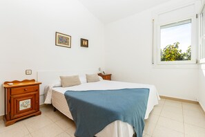 4 bedrooms, iron/ironing board