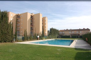 Pool - Charming house for rent in Roses, Costa Brava! 1200 meters from the beach. Large terrace and community pool. (Roses)