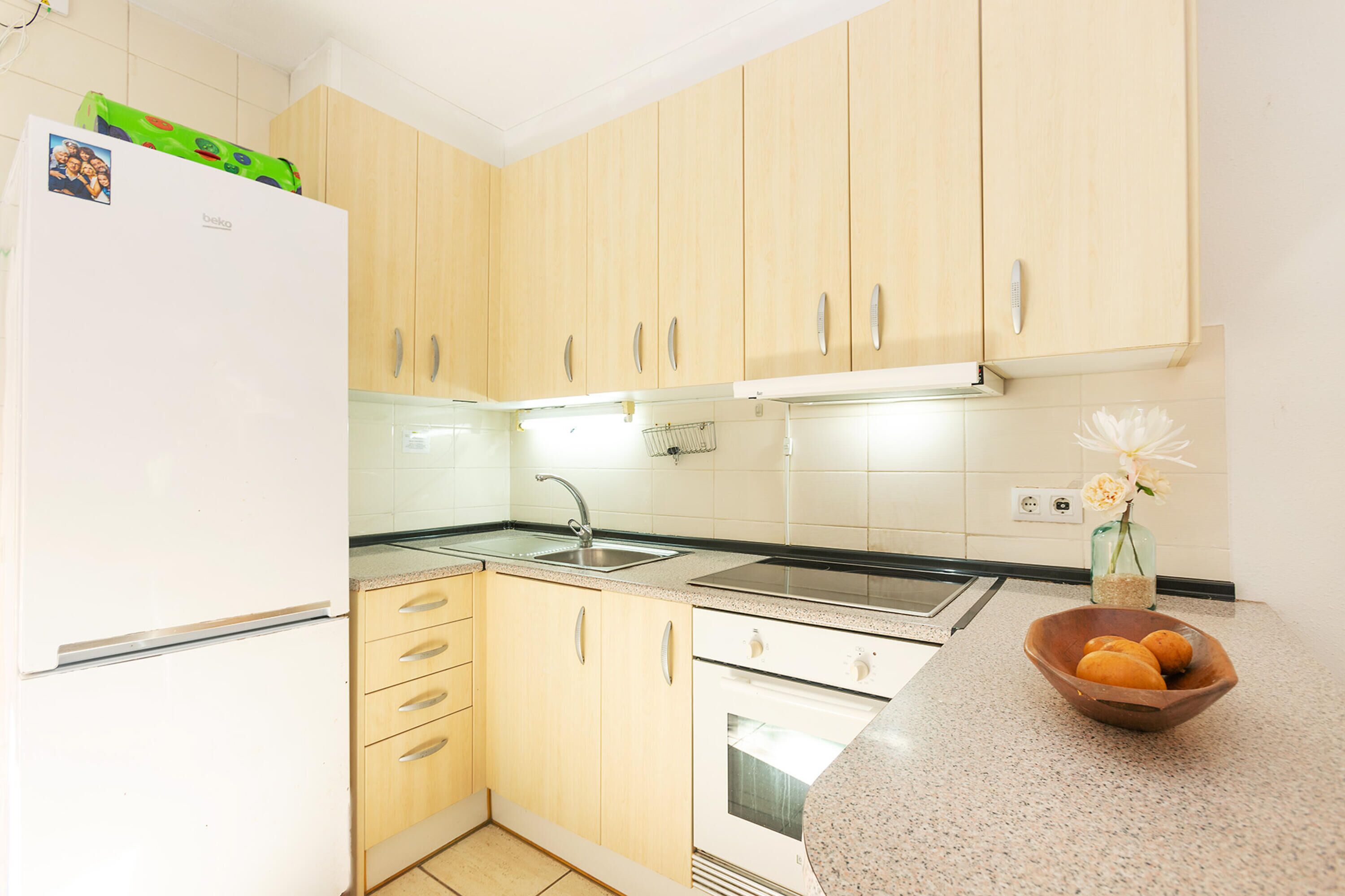 Fridge, microwave, oven, coffee/tea maker