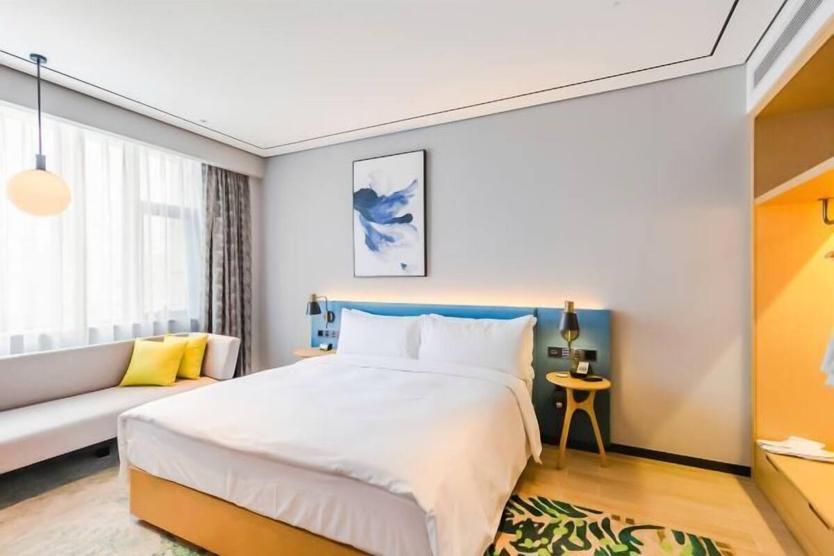 Premium bedding, down comforters, in-room safe, desk