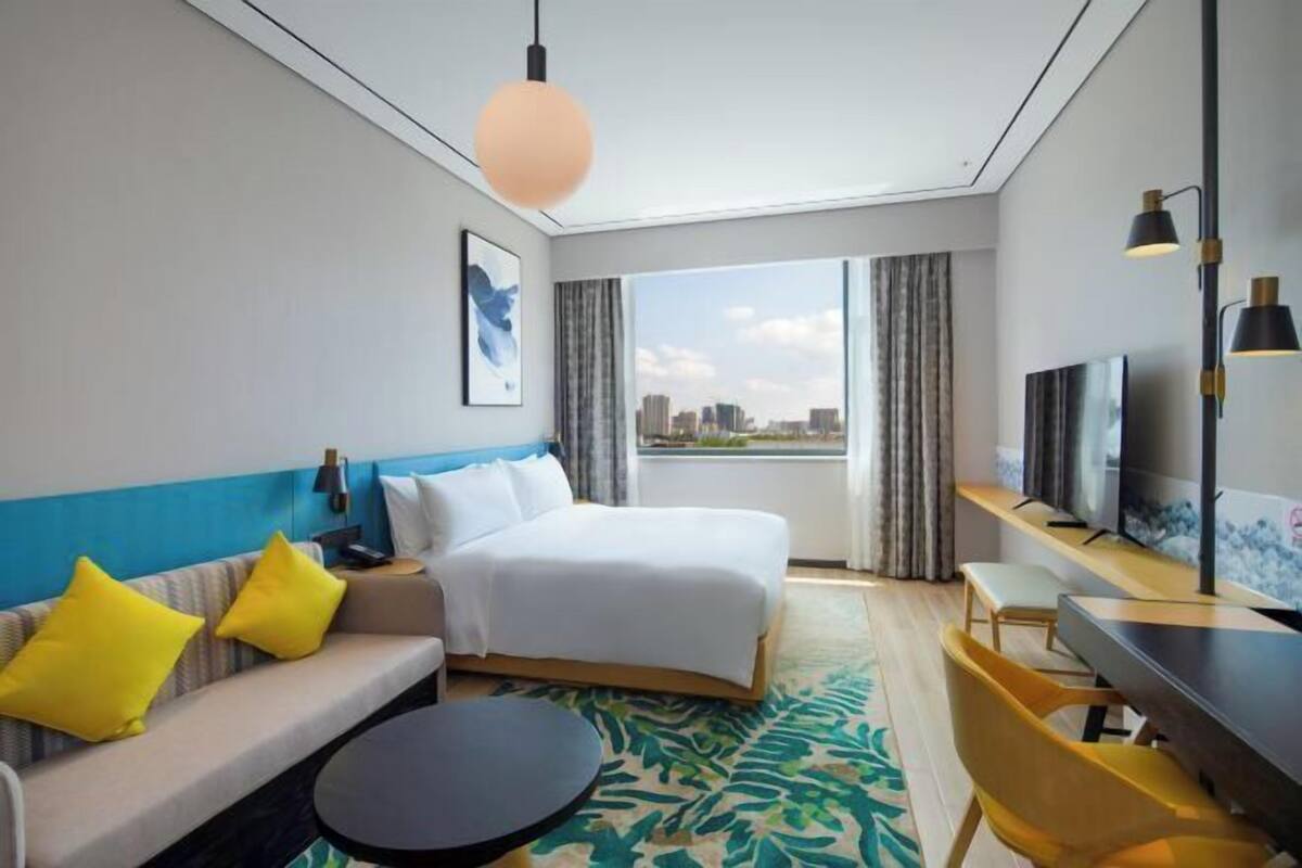 Premium bedding, down comforters, in-room safe, desk