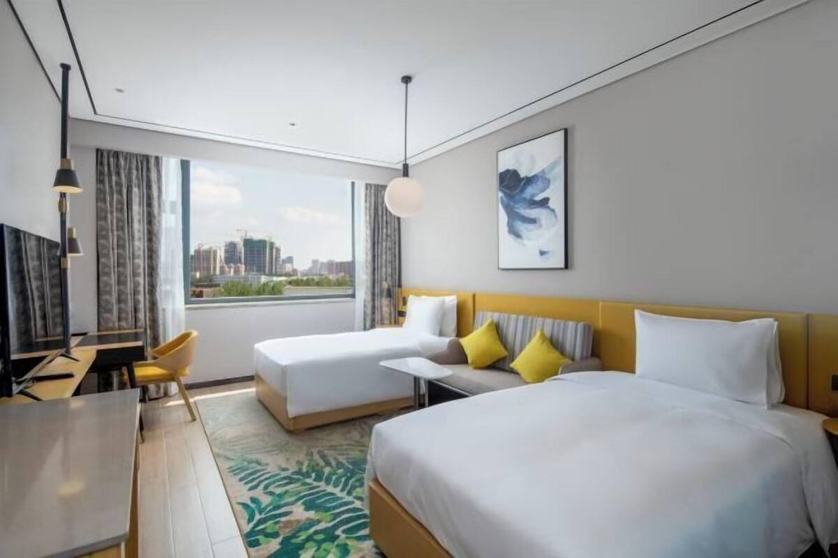 Premium bedding, down comforters, in-room safe, desk
