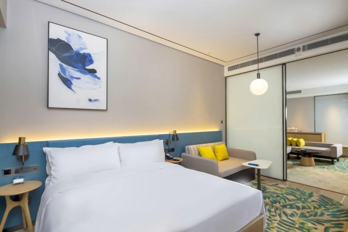 Premium bedding, down comforters, in-room safe, desk