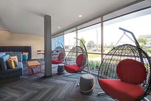Lobby - Tru by Hilton Troy Detroit (Troy)