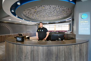 Reception - Tru by Hilton Troy Detroit (Troy)
