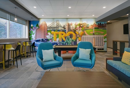 Lobby. Tru by Hilton Troy Detroit