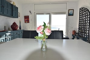 Interior - Charming apartment for rent in Roses, Costa Brava! 0 meters from the beach. Enjoy the community pool and sea views. (Roses)
