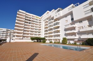 Exterior - Charming apartment for rent in Roses, Costa Brava! Just 20 meters from Santa Margarita beach, with capacity for 4 people. (Roses)