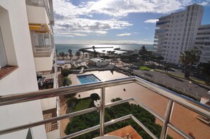 Property grounds - Charming apartment for rent in Roses, Costa Brava! Just 20 meters from Santa Margarita beach, with capacity for 4 people. (Roses)