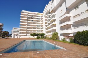 Pool - Charming apartment for rent in Roses, Costa Brava! Just 20 meters from Santa Margarita beach, with capacity for 4 people. (Roses)