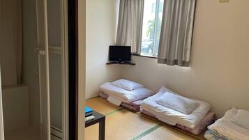 1 bedroom, desk, free WiFi, bed sheets