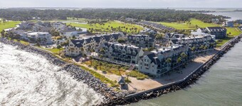 Spectacular Views of Ocean & Pool includes Golf Cart