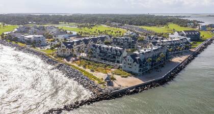 Spectacular Views of Ocean & Pool includes Golf Cart