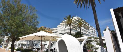 المنشأة من الخارج