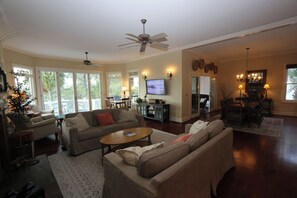 TV, fireplace, DVD player - 6 Spyglass Lane - Four Bedroom House, Sleeps 10 (Fripp Island)
