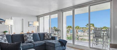 Smart-TV, DVD-Player, Bücher