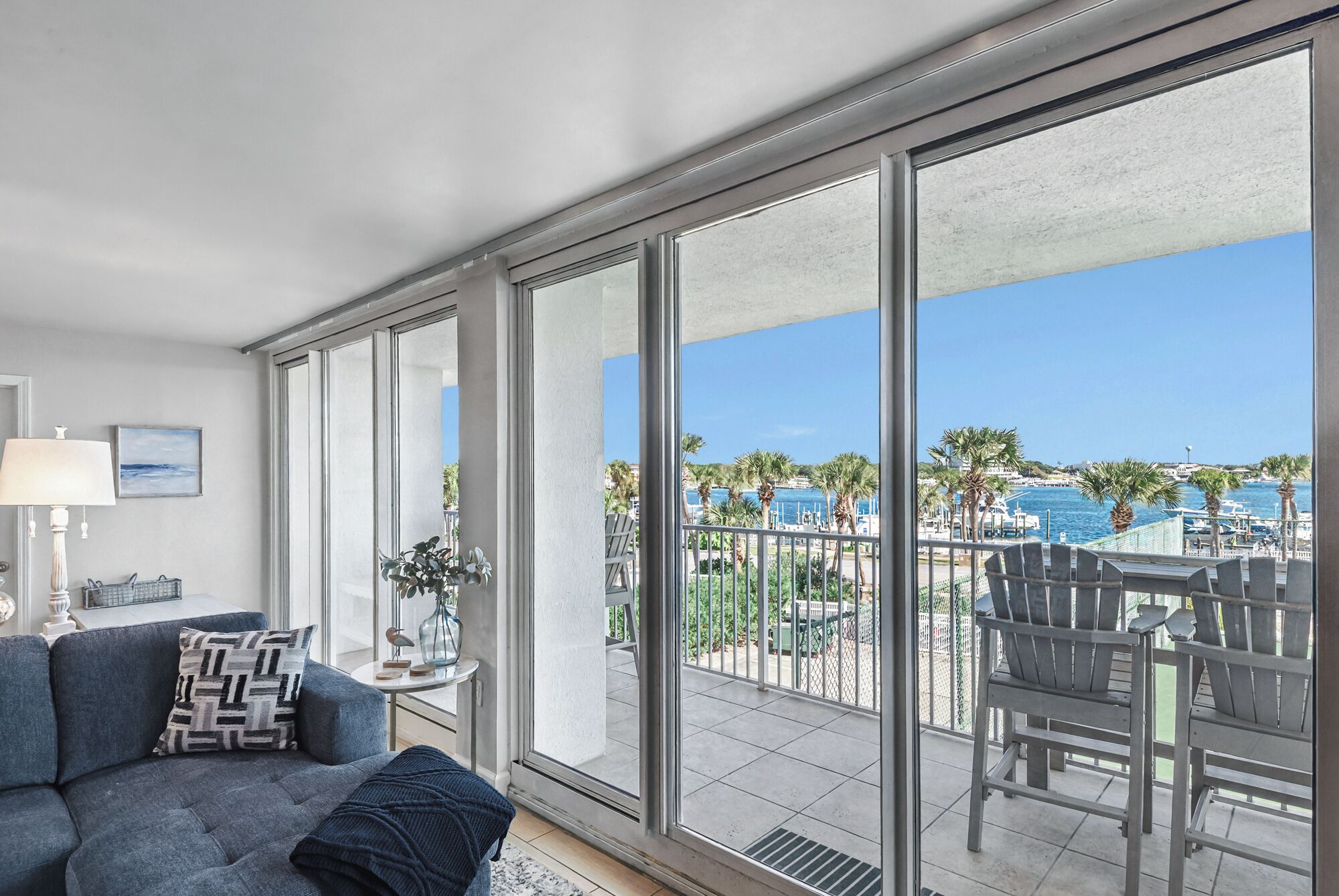 Smart TV, reproductor de DVD, libros