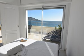 2 makuuhuonetta, silitysrauta/-lauta