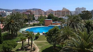 Pool - Charming studio for rent in Roses, Costa Brava! 1500 meters from the beach, capacity for 4 people. Pool, Wi-Fi, and more amenities. (Roses)