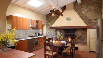 KylskÄp, mikrovÄgsugn, ugn och spishÀll