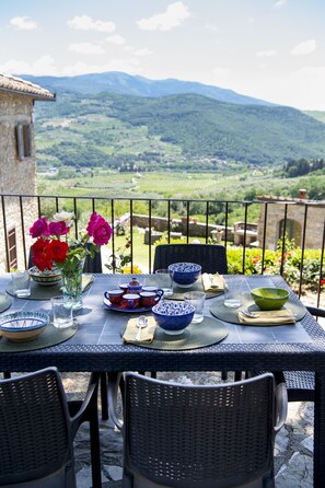 تناول الطعام بالخارج