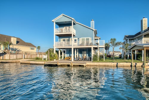 Coastal Class Waterfront - "Your Home away from Home"