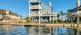 Coastal Class Waterfront - "Your Home away from Home"